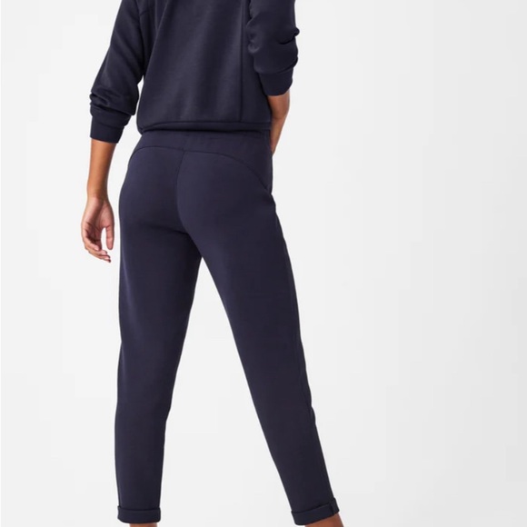 Spanx air essentials tapered leg pant - Picture 3 of 5